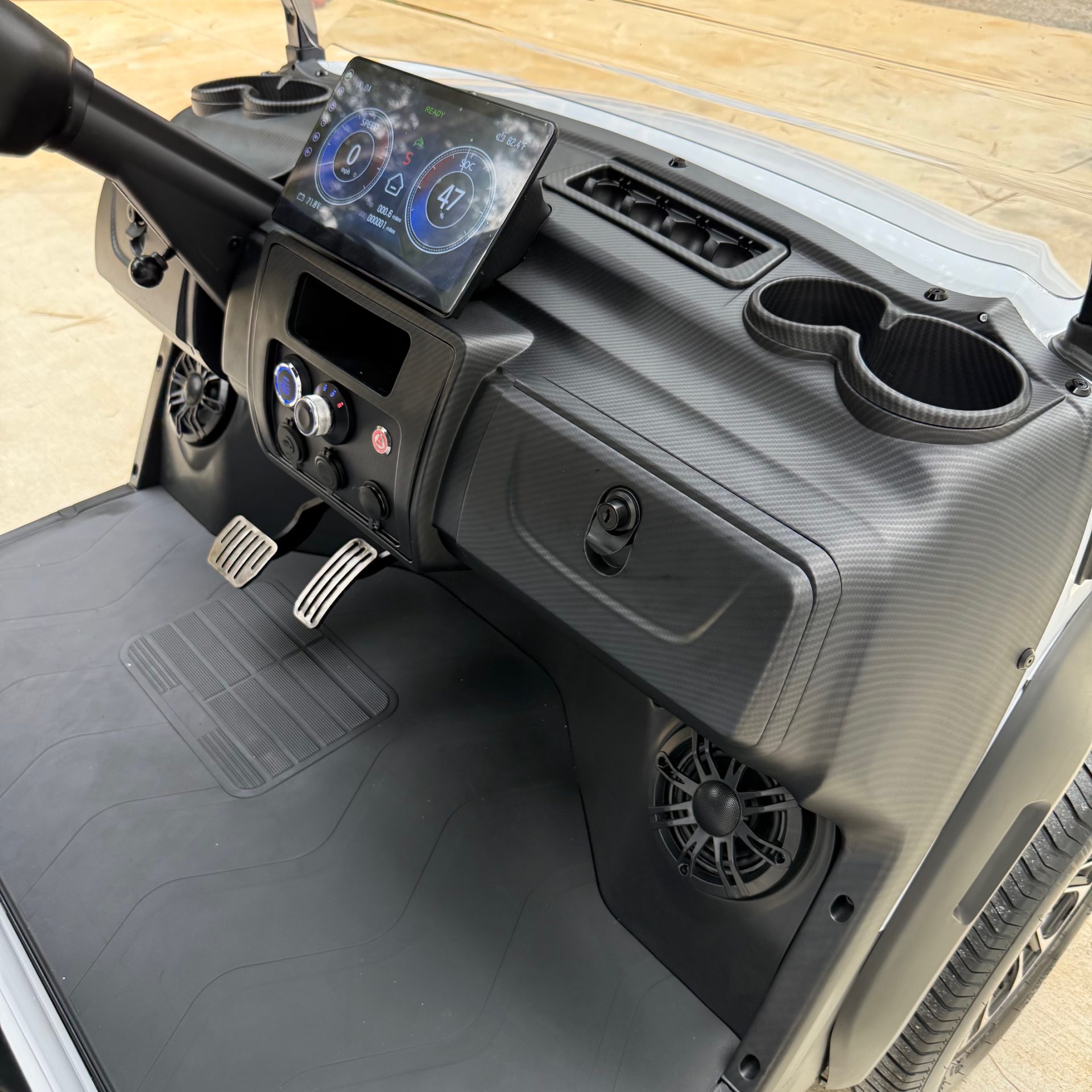 2026 Voyager EV Commander
